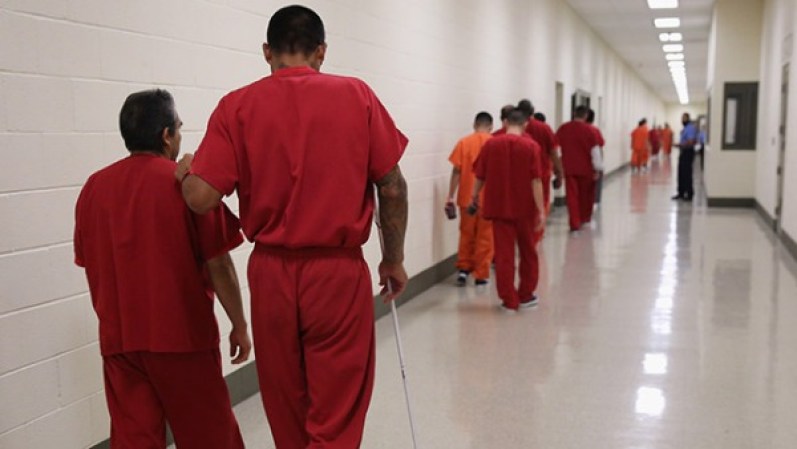 19 DE NOVIEMBRE. Dan a conocer información sobre la cuota de indocumentados que el Servicio de Inmigración y Control de Aduanas de Estados Unidos debe tener diariamente en sus centros de detención. <br /><br /><br /> Haz clic aquí para la información completa