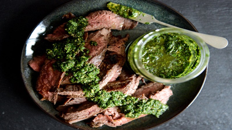 Un buen steak, en su punto, realmente puede enamorar. Obtén la receta en howsweeteats.com.
