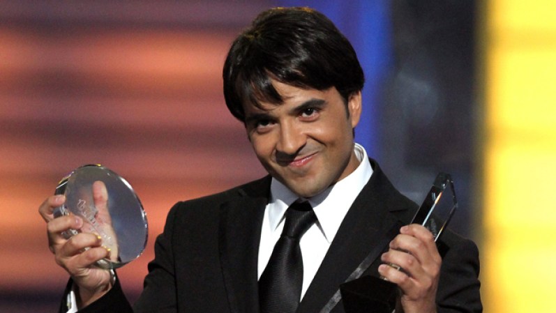 Después de su divorcio de la actriz Adamari López, el cantante Luis Fonsi confirmó que espera un bebé con su novia, la modelo Agueda López.