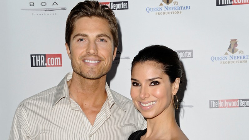 La actriz Roselyn Sánchez confirmó que espera una niña con su esposo, el también actor Eric Winter.