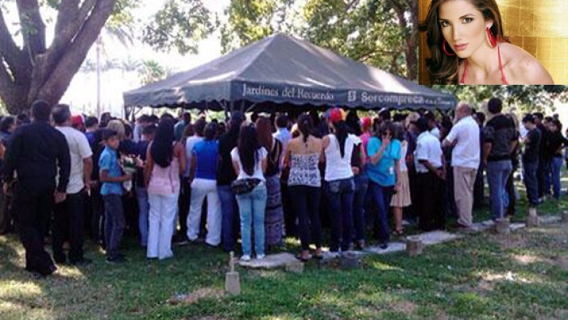 21 FEBRERO, 2014-Entierro de Génesis Carmona, asesinada de un balazo en la cabeza durante una manifestación contra el gobierno de Nicolás Maduro.