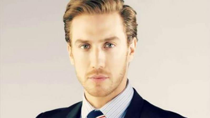 El protagonista de la novela de Telemundo interpreta "Te esperaré", canción romántica de la historia.
