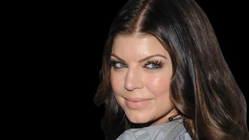 Fergie, la vocalista de Black Eyed Peas, está casada con el galanazo Josh Duhamel. De acuerdo con TheSun.com ella afirma con respecto a otras chicas: claro que experimenté, pero nunca he tenido una novia fija.