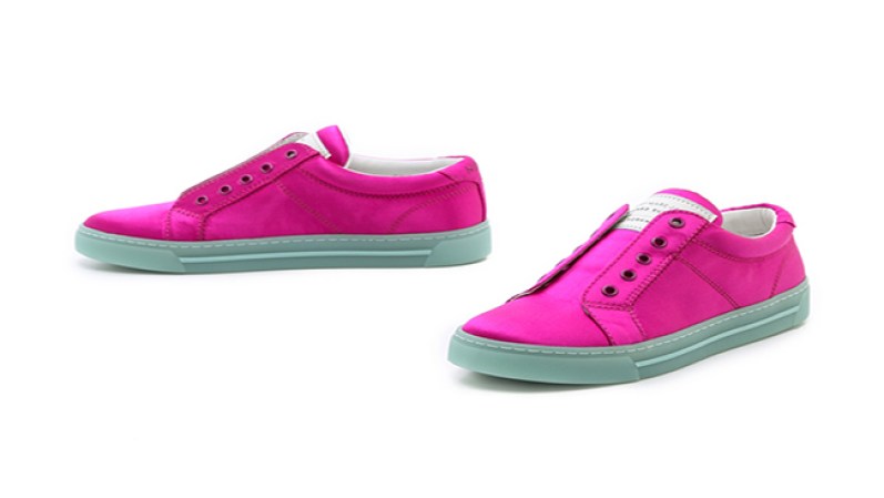 Unos tenis de Marc Jacobs, siempre serán un buen regalo. Disponible en shopbop.com, $198.