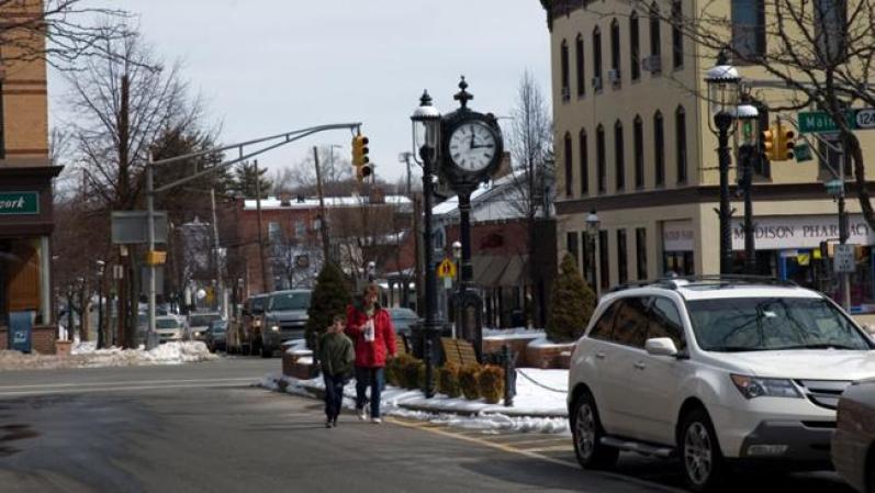 5. Madison, NJ<br />Población total: 16,247<br />Población soltera: 31.7%<br />Ingreso medio familiar: $131,529