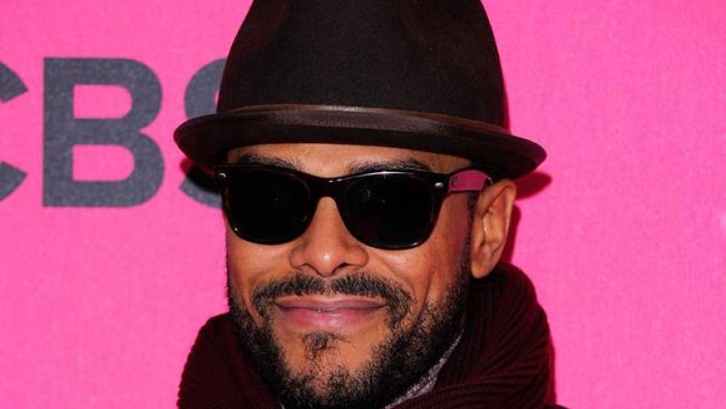 Maxwell. El cantante, hijo de padre puertoriqueño y madre afromericana, vuelve a las chicas locas con su canciones.
