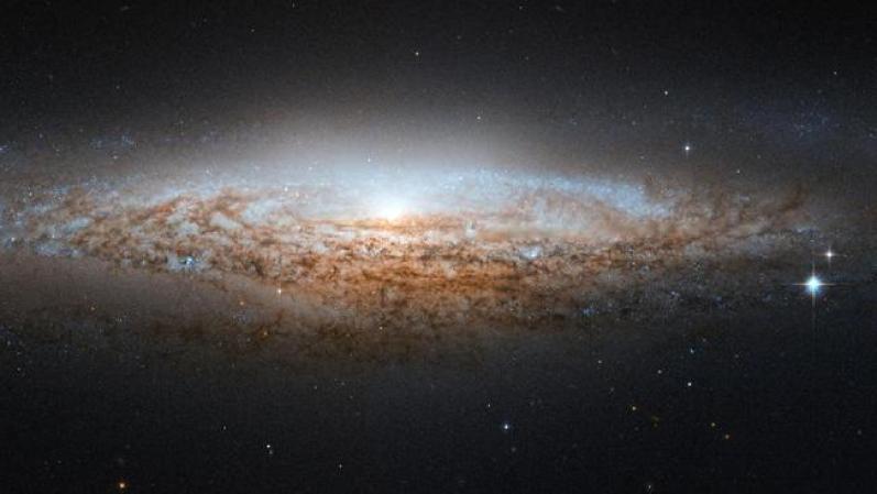 El telescopio de la NASA / ESA Hubble, ha descubierto la "Galaxia ovni". ¿No es increíble?