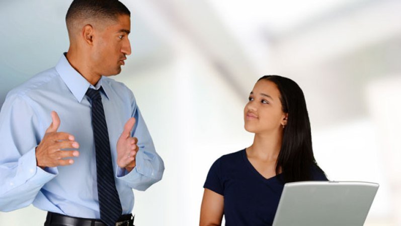 6. “Encuentra maneras innovadores de crear empleos dignos para los jóvenes”. El Papa Francisco aseguró que si la juventud no tiene oportunidades será más fácil que lleguen a un mal camino.