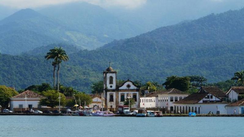 Paraty (Brasil): Esta ciudad, a medio día de distancia de Río de Janeiro, es una joya escondida con arquitectura colonial, una escena cultural vibrante, fácil acceso a la selva tropical y algunas de las playas más hermosas. Perfecto para disfrutar en la época navideña.
