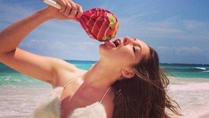 La cuenta de Instagram "youdidnoteatthat" está causando furor con sus posts de famosos y no tan famosos que usan la comida solo para la foto.