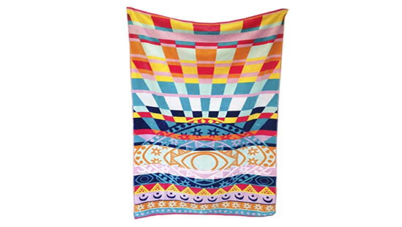 Esta toalla de Mara Hoffmann lucirá muy bien en casa. Encuéntrala en marahoffman.com, $77.