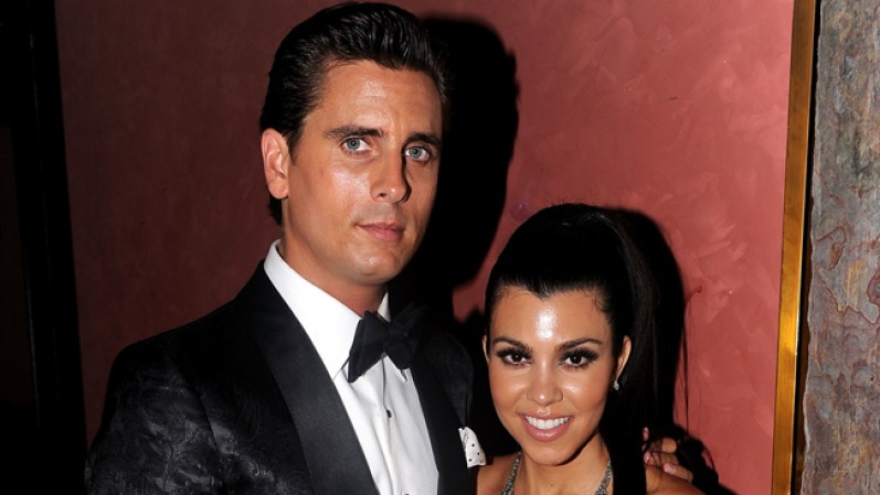 Scott Disick: El novio de Kourtney Kardashian ha tenido serios problemas con la bebida, de acuerdo al reality show “Kourtney & Khloé Take Miami”, donde apareció en una ráfaga de coraje golpeando el cristal del baño del apartamento, lo que conllevó la separación temporal de la pareja.