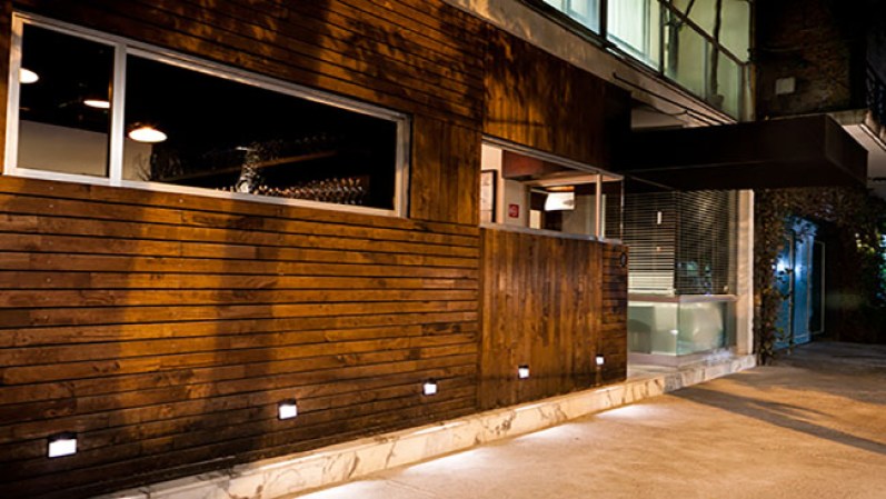 El Restaurante Pujol busca crear un estilo personal de cocina mexicana a partir de productos locales y técnicas modernas y ancestrales. Francisco Petrarca 254, Polanco, 11570. Promedio $80 por persona.