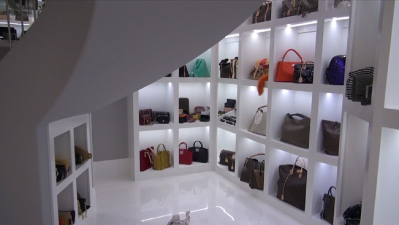 El ladrón se llevó las carteras más costosas, según Roemer. Más de 40 marca Hermes.