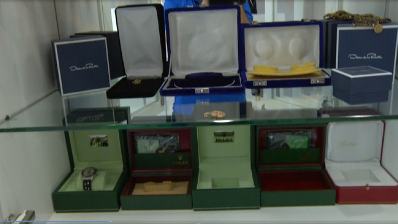 El ladrón se llevó los relojes, pero dejó las cajas.