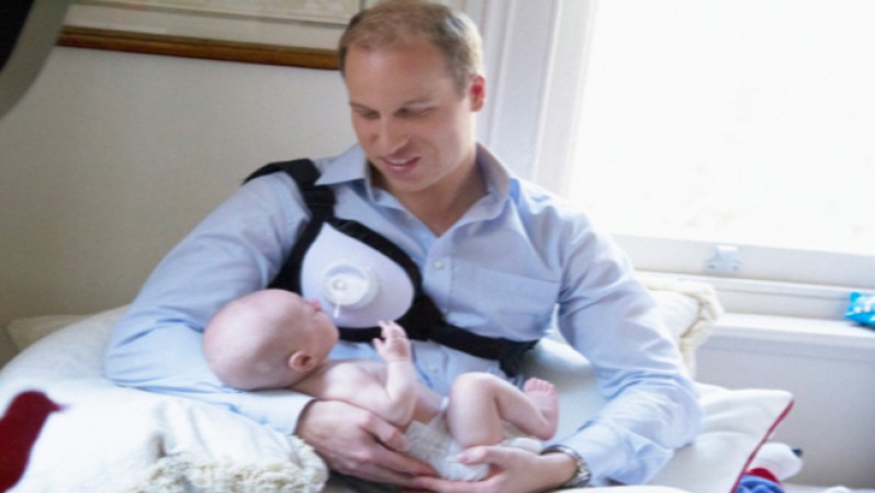 ¿Se imaginan al heredero del trono dándole pecho a su hijo? Esta foto falseada lo puso a hacerlo.