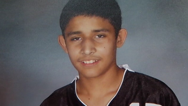 Agosto 3 - Muere practicando su pasiónEl joven futbolista de 19 años se colapsó en medio de un partido.