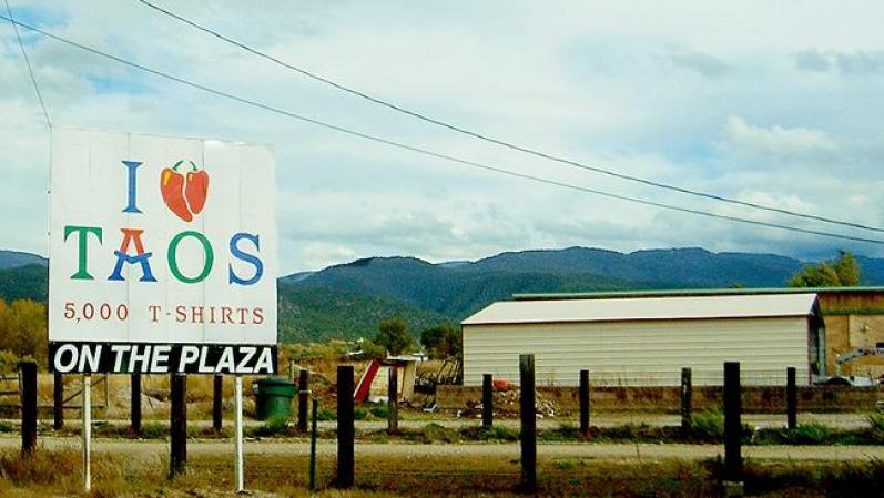 Taos (Nuevo México): Esta apartada villa en una alta llanura desértica es especialmente mágica en Navidad gracias a su rica mezcla de tradiciones. La temporada incluye el alumbrado del árbol navideño de la ciudad, conciertos y la oportunidad de participar de eventos invernales, como esquiar.
