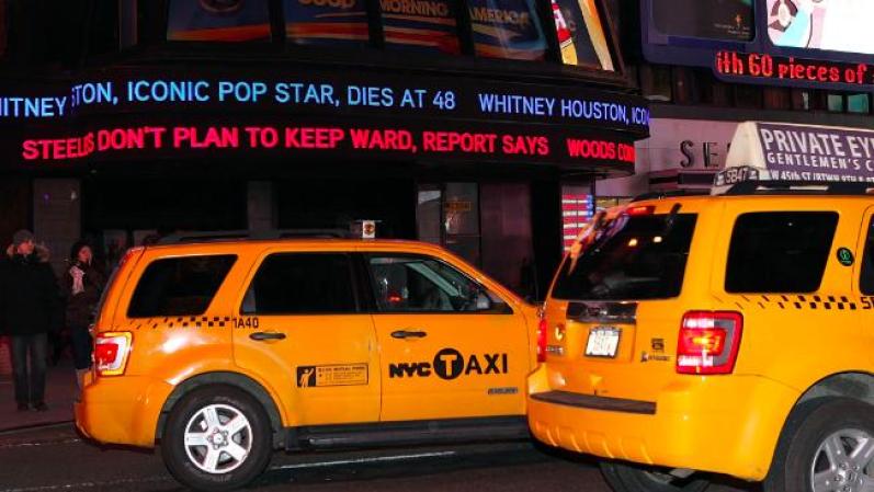 Declarada muerta a las 15:55 horas de Los Angeles, poco tiempo después el mundo entero ya sabía la noticia. En Times Square los luminosos anuncios espectaculares se encargaron de anunciarlo.