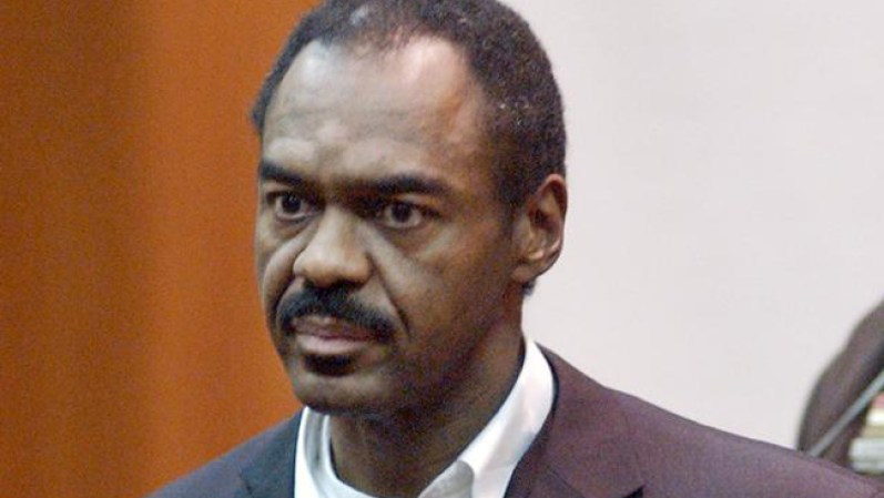 Coral Eugene Watts es sospechoso de haber matado a más de 80 mujeres en Texas y Michigan antes de su arresto en 1982. Logró una negociación de cargos muy favorable como parte de otras acusaciones y hasta ahora ha evitado juicio por los 12 asesinatos que ha confesado, de los que ha dado hasta los más mínimos detalles. Guarda prisión en Texas.