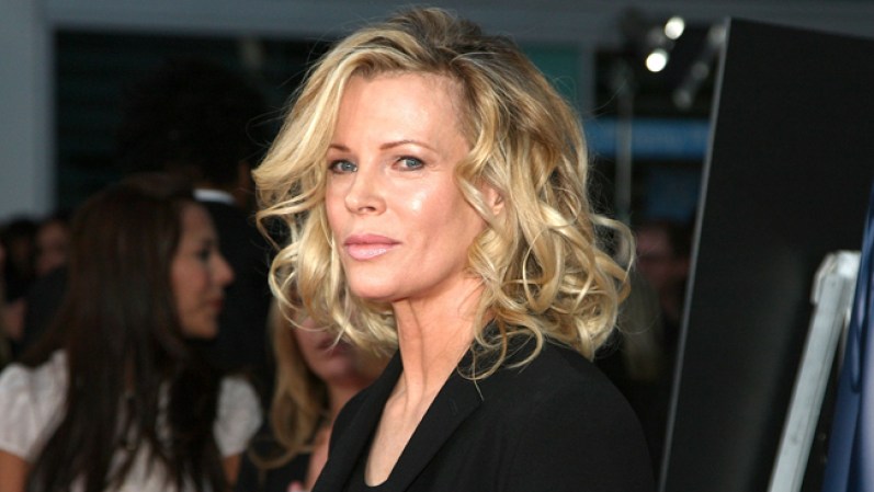 Kim Basinger: Cuando la actriz se negó a cumplir con su acuerdo verbal para salir en la película “Boxing Helena”, los productores la demandaron. Se declaró en bancarrota tras tener que pagar a los estudios.