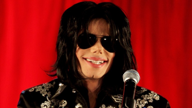 Michael Jackson: Se reportó que El Rey del Pop, conocido por sus gastos extravagantes, se fue con $500 millones en deudas sin pagar.