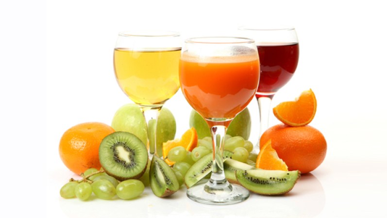 1. Evita el alcohol. <br /><br />Podría empeorar el ánimo de esos días e incluso generar una depresión, ya que nuestro carácter está especialmente sensible. Prefiere bebidas naturales sin gas o jugos de frutas.