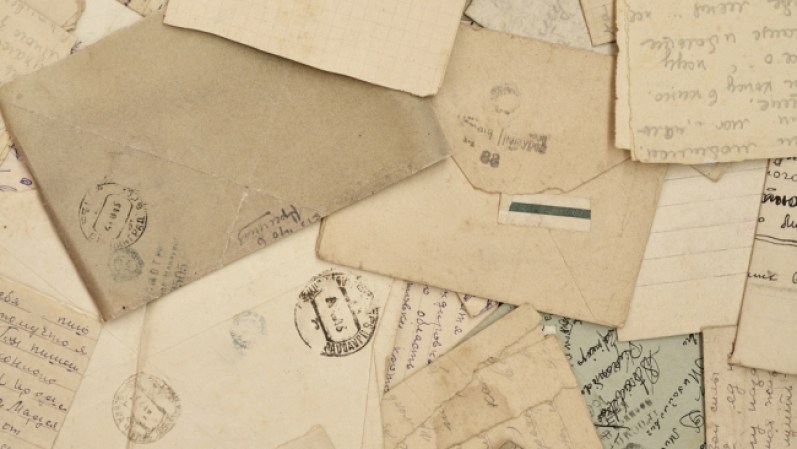 Novela con tuercas. “Una forma de vida”. Amelie Nothomb. La autora Belga nos sumerge en una loca historia de correspondencia entre ella y un lector. Un libro Ágil y con vueltas de tuerca inesperadas.