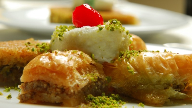 Balklava (Turquía) estas delicias turcas son famosas en el mundo entero. Una masa húmeda coronada con trozos de pistacho. Quienes hayan sucumbido a estas masitas conocerán su alto poder adictivo.