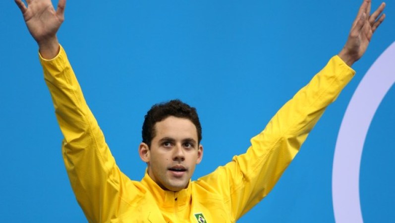 El apuesto nadador brasilero Thiago Pereira saltó a la fama al lograr el oro en el la carrera de 400 metros. El atleta dejó detrás a Michael Phelps el gran favorito, ya había mostrado su madera en los últimos juegos panamericanos celebrados en México.