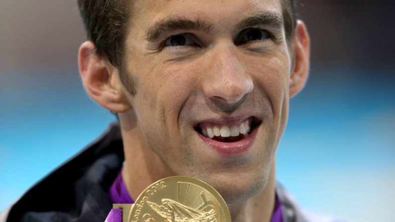 Día 6: El nadador estadounidense Michael Phelps gana su vigésima medalla Olímpica al obtener el oro en los 200m combinados.