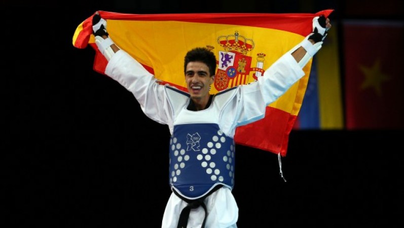 En Taekwondo, Joel González participando por España fue un prodigio de agresividad en la final de -58 kilos, lo que le valió la segunda medalla dorada para su país en estos juegos.