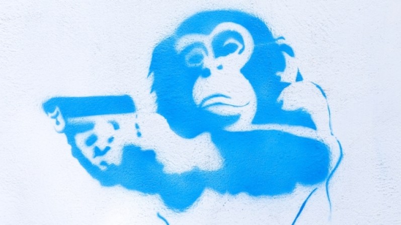 Stencil. Este tipo de arte se está haciendo muy popular porque fue adoptado por los artistas callejeros. Se hace un dibujo simples sobre un cartón. Se recortan las líneas del dibujo. Luego se lo apoya en una pared, se rocía con spray de color y se obtiene una impresión increíble en dos minutos.