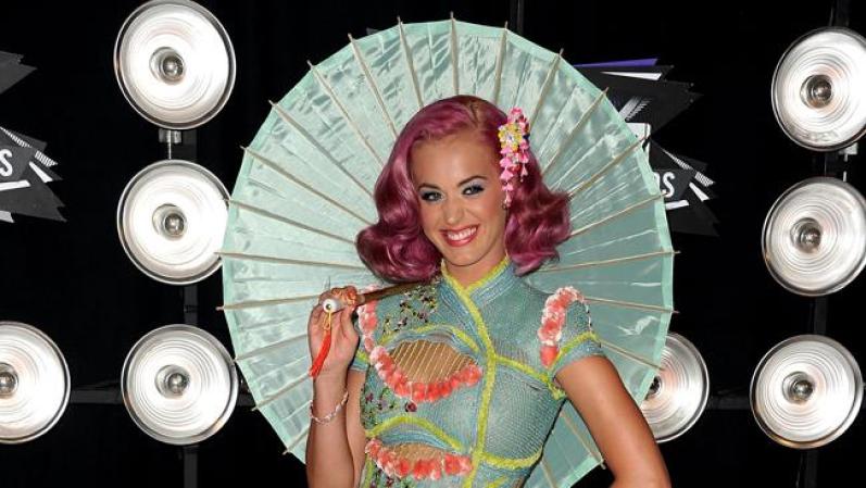 ¿Una geisha en Los Ángeles? No, es Katy Perry en la alfombra roja de los MTV Video Music Awards 2011.