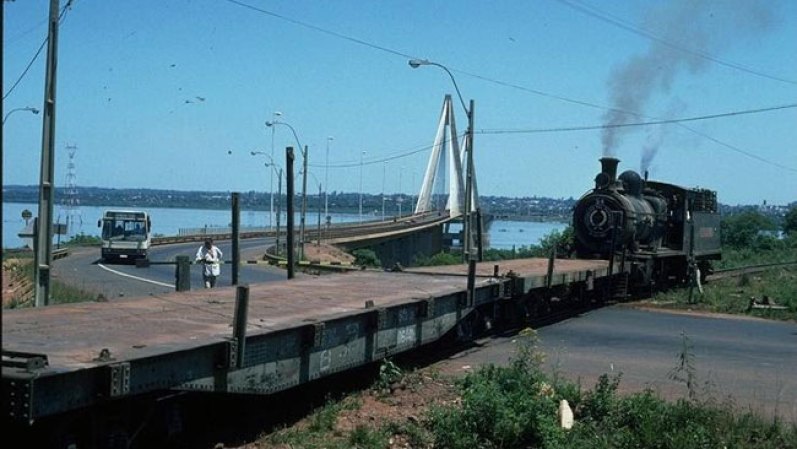 Aunque la administración, conducción, mantenimiento y fabricación de repuestos estuvieron exclusivamente a cargo de británicos, la compañía fue propiedad del Estado hasta que en 1887 se resolvió venderla al consorcio inglés Central Raillway Co. Ltda. y Perry Cutbill De Lungo.