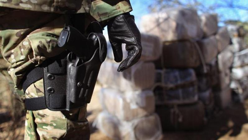 Los túneles no sólo sirven al narcotráfico, también a los coyotes para trasladar a indocumentados.