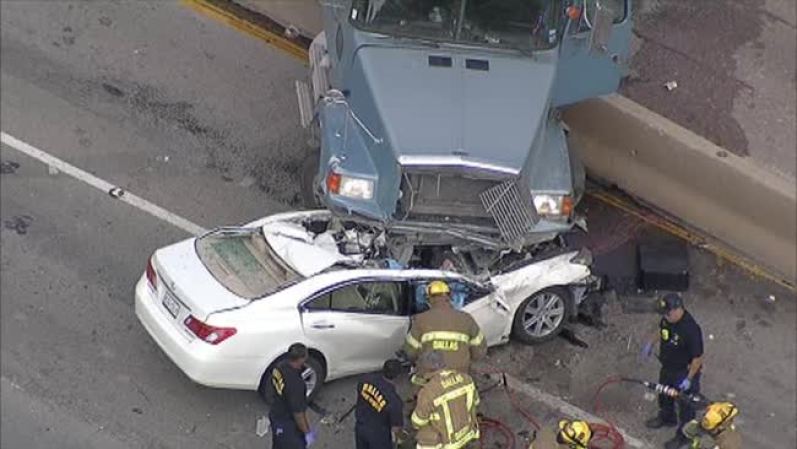 10 DE SEPTIEMBRE DEL 2013 - Dos personas murieron en un accidente que ocurrió en la autopista interestatal 635/LBJ entre Webb Chapel y Marsh Lane en Dallas.