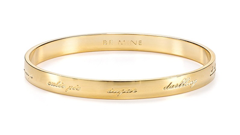 Este hermoso brazalete de Kate Spade hará que tu muñeca luzca inolvidable.<br />Disponible en katespade.com, $58.