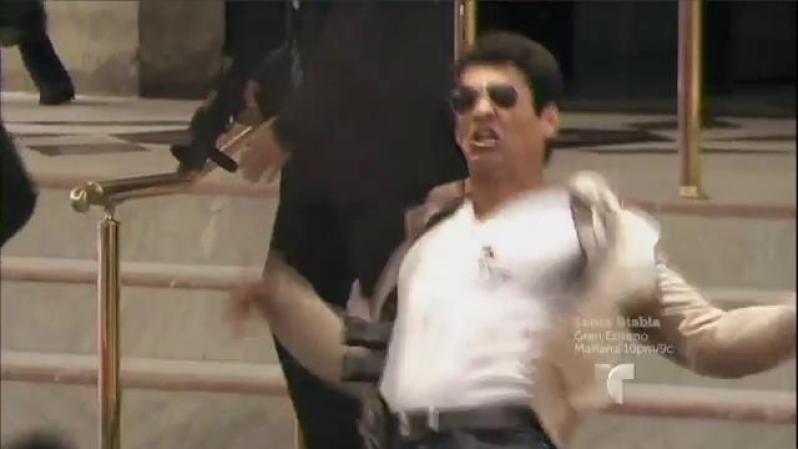 Marco se interpone para salvar a Leonor y recibe dos balazos.