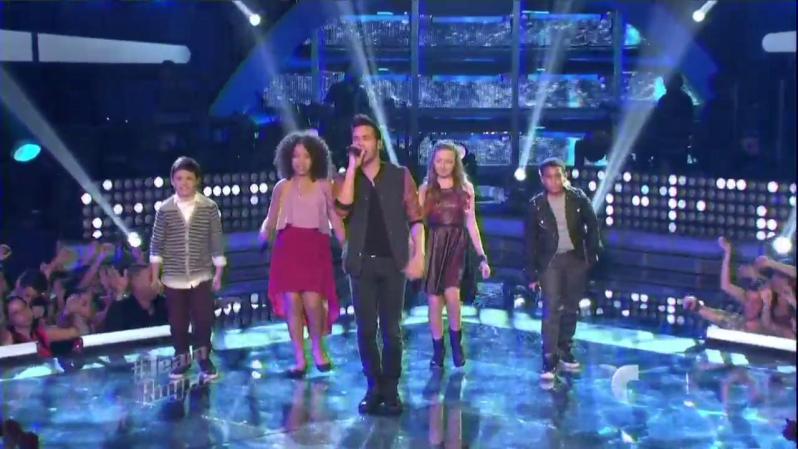 "Incondicional" fue la canción escogida por el "coach" Prince Royce para cantar junto a sus cuatro talentos finalistas: Amanda, Geoffrey, Sean y Paola.