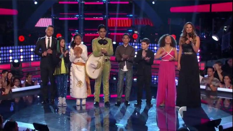 Ya en el escenario, los seis "kids" finalistas se preparan para la gran noche.