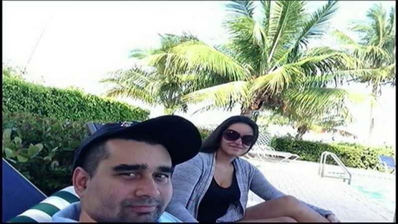En esta imagen se puede ver al matrimonio formado por Derek Medina y Jennifer Alonso.