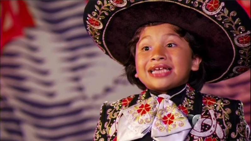 Anthony cantó el tema "La Mochila Azul", la canción que hizo famoso Pedro Fernández en su infancia. Pero ninguno de los coaches volteó su silla.