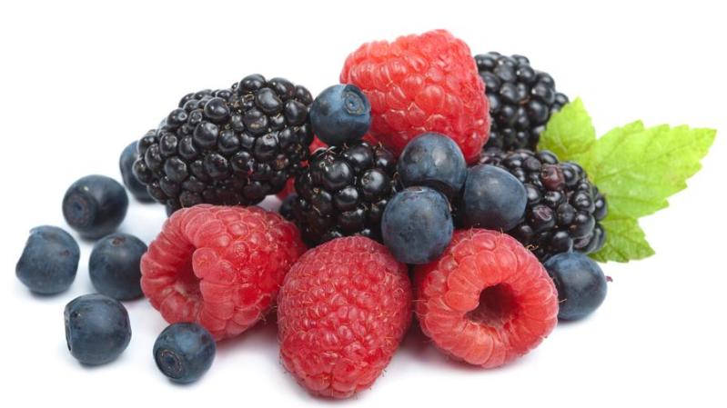 Berries. Son muy ricas en vitamina C, de gran utilidad para el cuerpo, favorece la correcta circulación sanguínea y proporciona minerales y sales a todas las partes del cuerpo, que a su vez ayuda a luchar contra el proceso de envejecimiento.