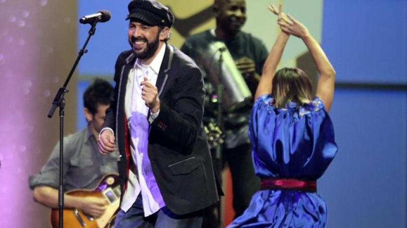SAN JUAN, PUERTO RICO - APRIL 29: Singer Juan Luis Guerra performs onstage at the 2010 Billboard Latin Music Awards at Coliseo de Puerto Rico Jos� Miguel Agrelot on April 29, 2010 in San Juan, Puerto Rico. (Photo by John Parra/Getty Images) *** Local Caption *** Juan Luis Guerra