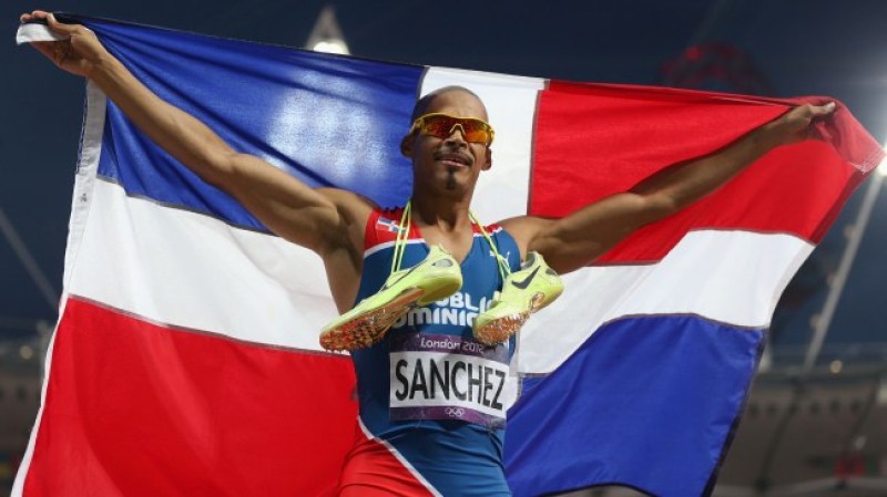 A punto de cumplir 35 años, el eterno dominicano Félix Sánchez se convirtió en el atleta de mayor edad que gana un oro olímpico en cualquier carrera de velocidad tras imponerse en la final de los 400 metros vallas.