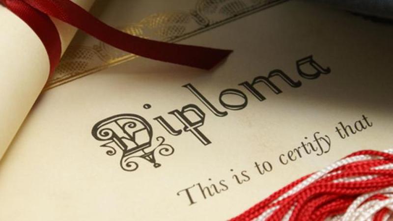 Casi se pierde la graduación
