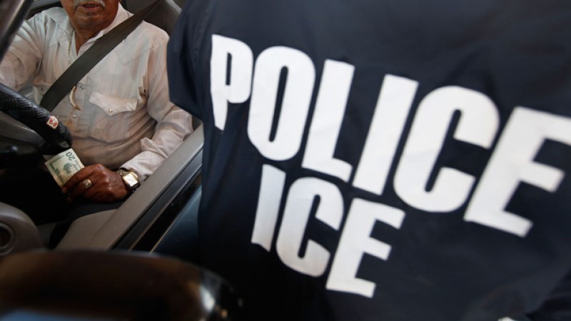 ICE detiene a cincuenta