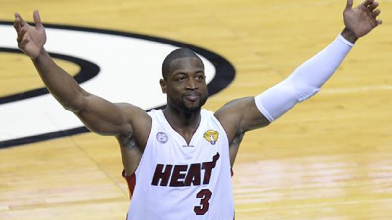 Wade brilló en la victoria del Heat.
