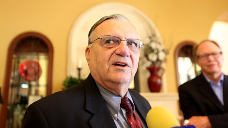 Juez: Arpaio estereotipa a hispanos